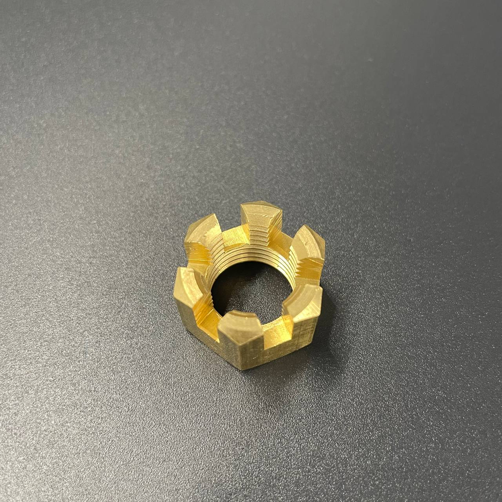 Гайка крепления гребного винта Yamaha 40-90, F45-100 (RT)