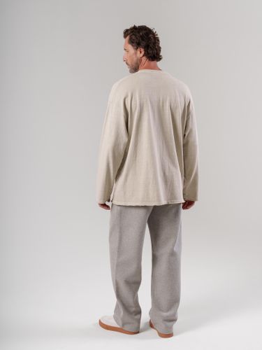 Бежевый лонгслив с необработанным краем