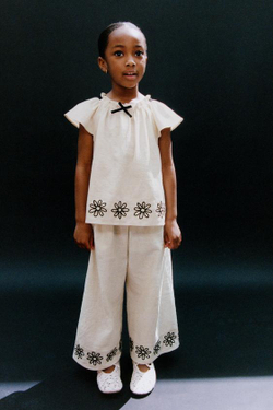 ZARA БЛУЗА С ЦВЕТОЧНОЙ ВЫШИВКОЙ, СВЕТЛО-БЕЖЕВЫЙ