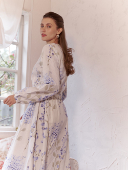 Платье белое с кружевом