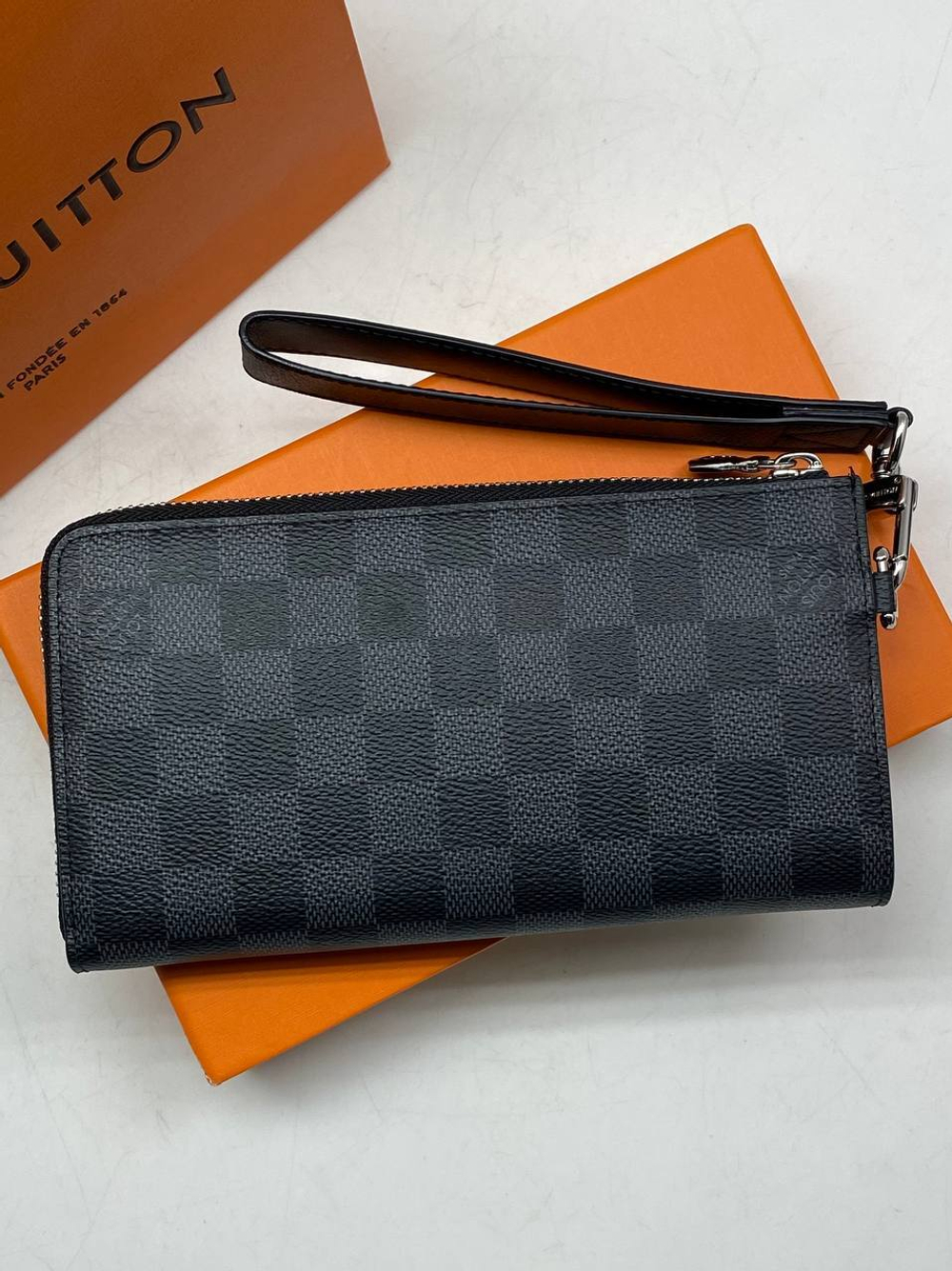 Клатч Louis Vuitton