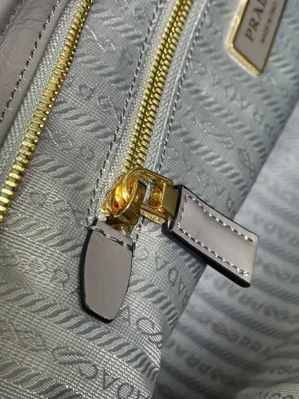 Кожаная большая сумка Prada Bonnie цвет оловянный