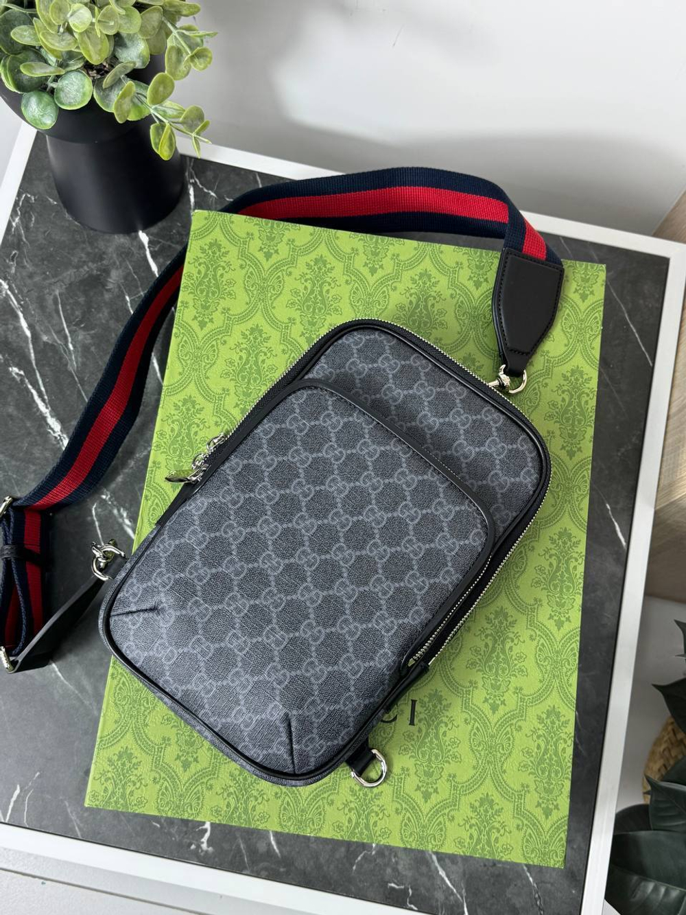 Сумка-слинг Gucci