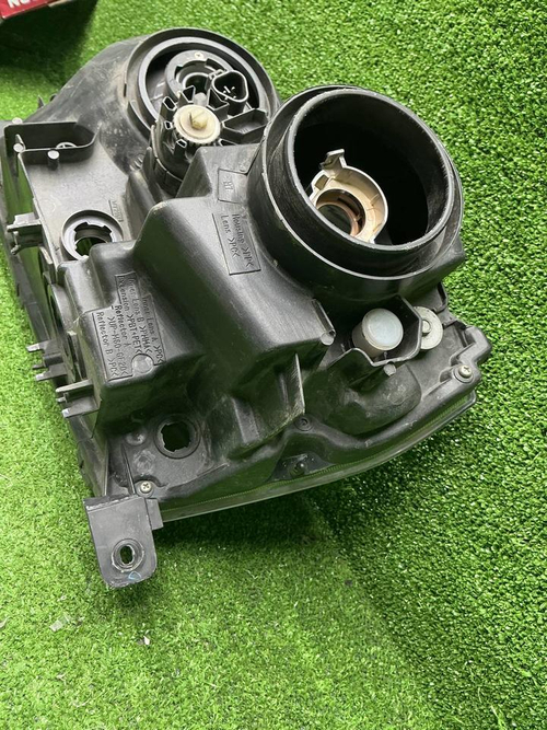 Фара правая Suzuki Grand Vitara (05-16) галоген