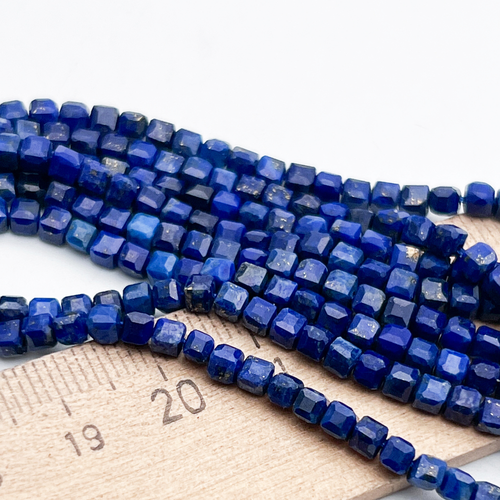 Лазурит бусины, куб, размер около 3,1-3,3 мм, цена за отрезок 19 см (1/2 нити)