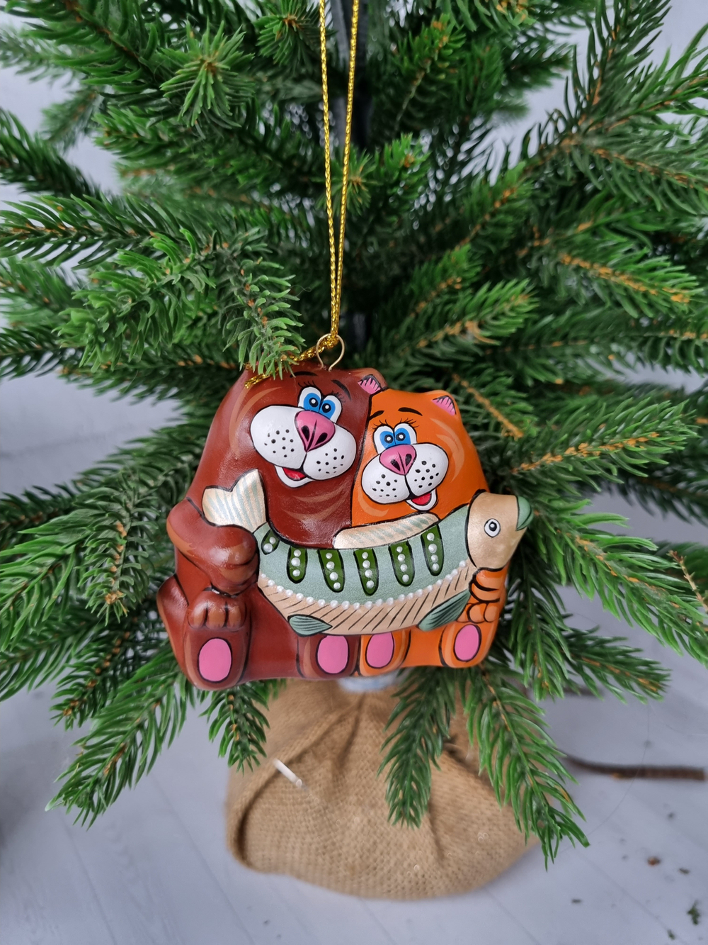 Котики рыбаки ёлочная игрушка из фарфора