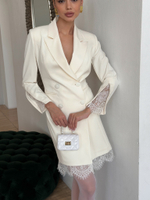 Платье-пиджак двубортное с французским кружевом