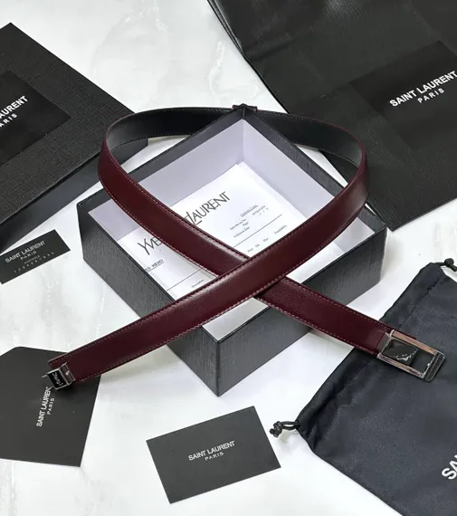 Ремень Saint Laurent с пряжкой CHARNIERE из гладкой кожи, винный