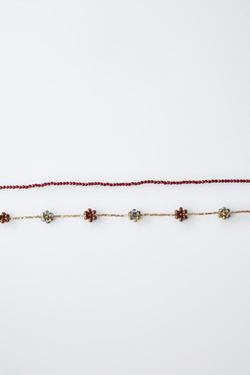 ZARA НАБОР ИЗ ДВУХ ОЖЕРЕЛИЙ С БУСИНАМИ И ЦВЕТАМИ, ГРАНАТОВЫЙ