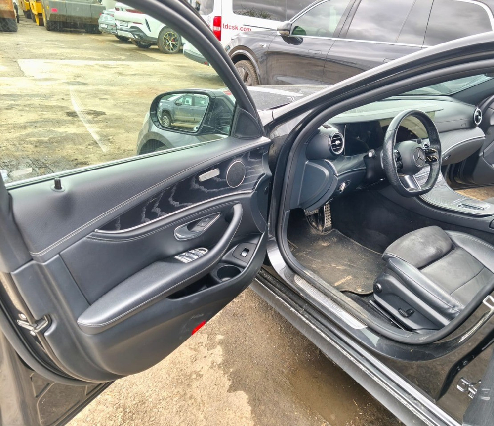 Mercedes-Benz E-CLASS 200 4MATIC Premium