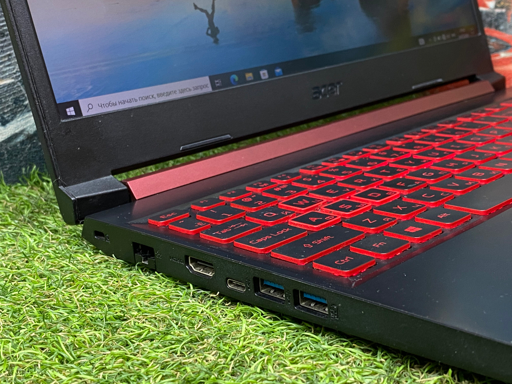 Игровой Acer 15' Ryzen 5 3550H/RX 560X 4GB/256GB SSD/8GB/ Nitro 5[AN515-43-R1Y4]/Windows 10