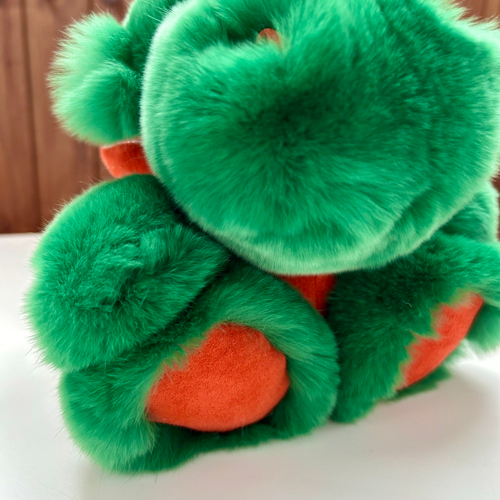 зеленый меховой дракон