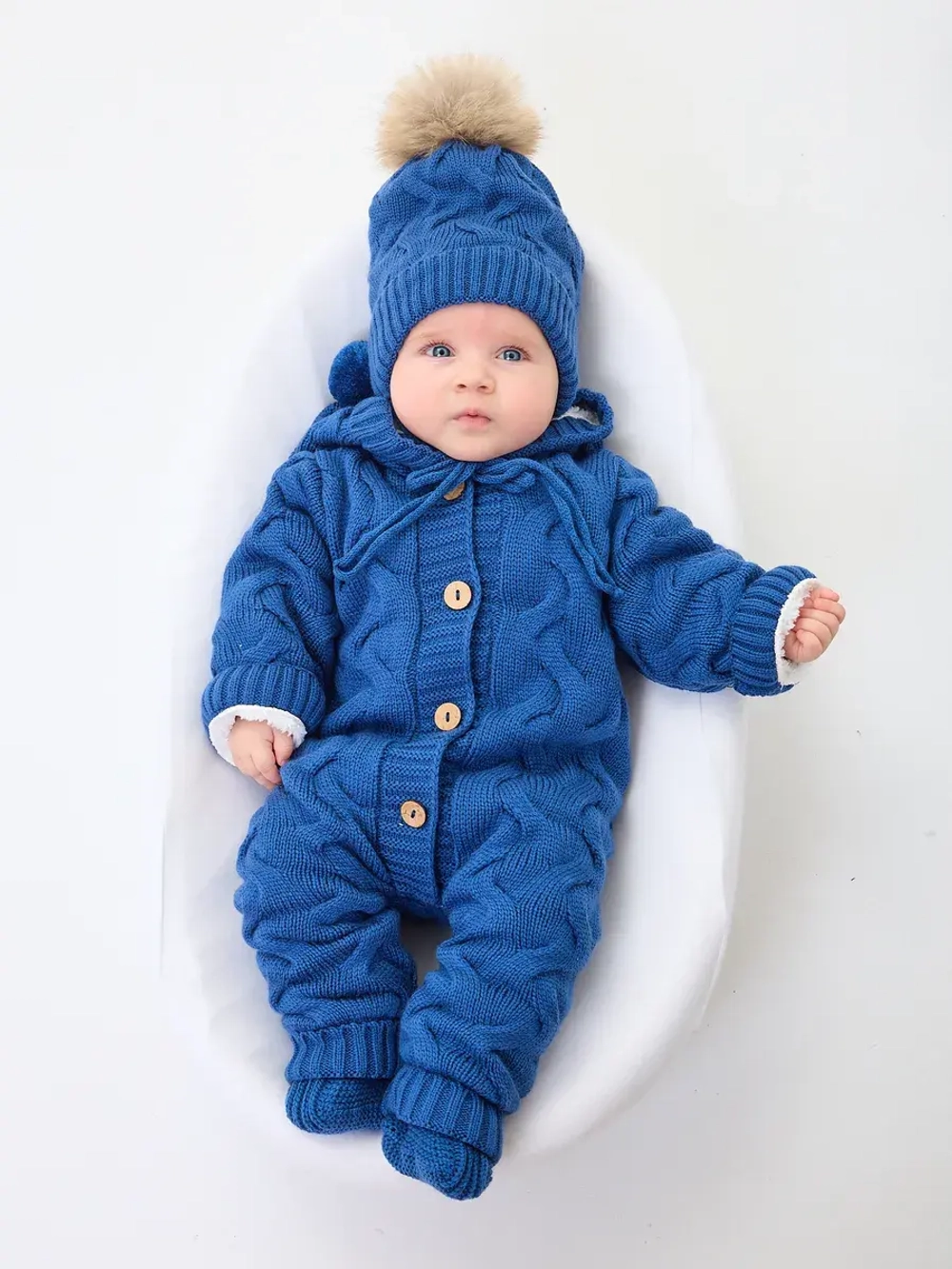 Комплект вязаный новорожденному: комбинезон+шапка+пинетки