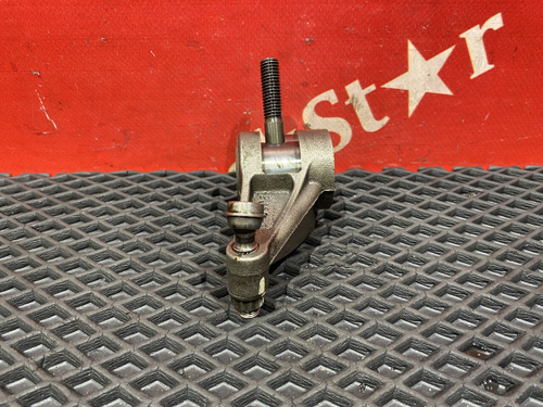 Коромысло впускного клапана 2023г.