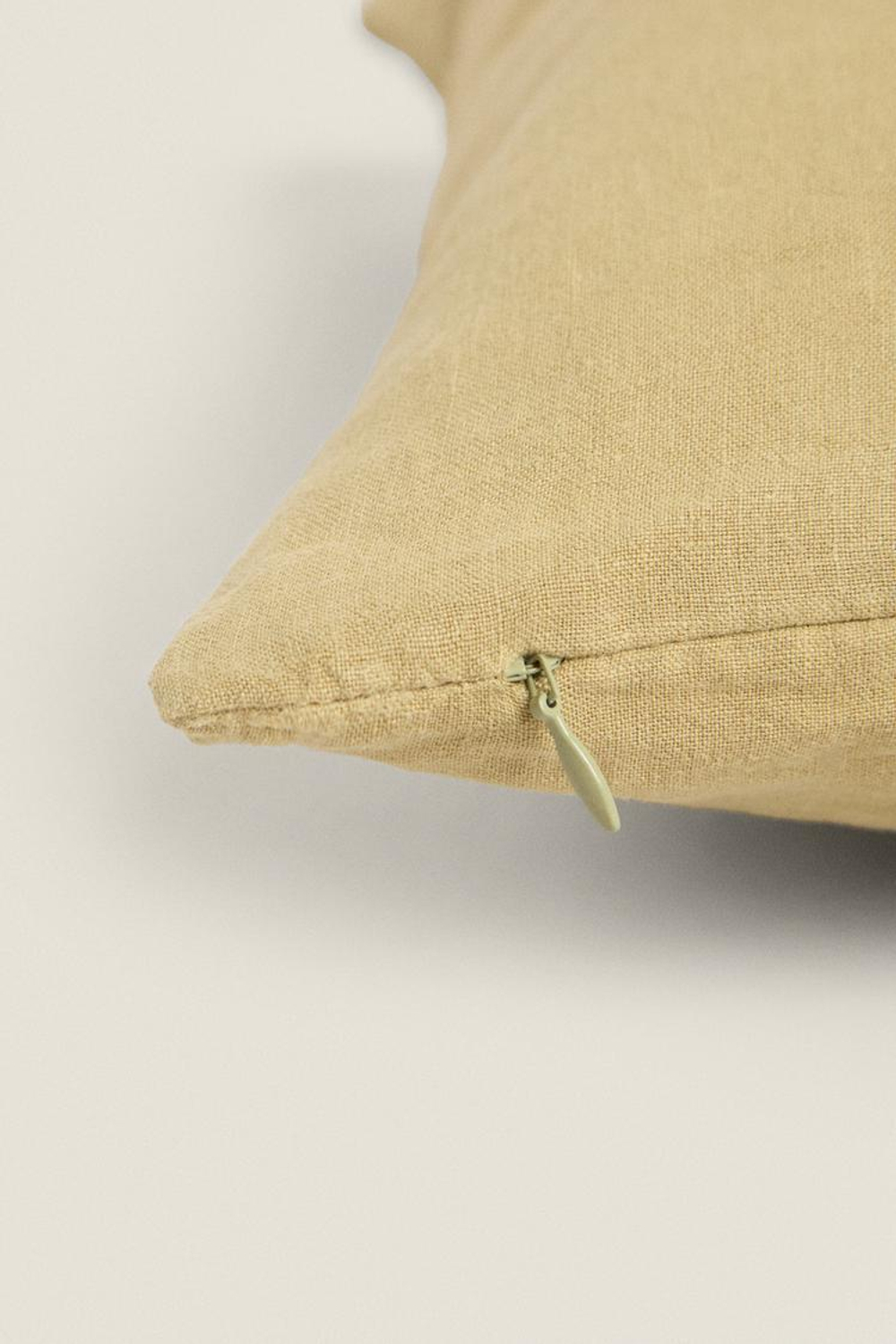 ZARA HOME ЛЬНЯНОЙ ЧЕХОЛ ДЛЯ ДЕКОРАТИВНОЙ ПОДУШКИ, ЗЕЛЕНЫЙ