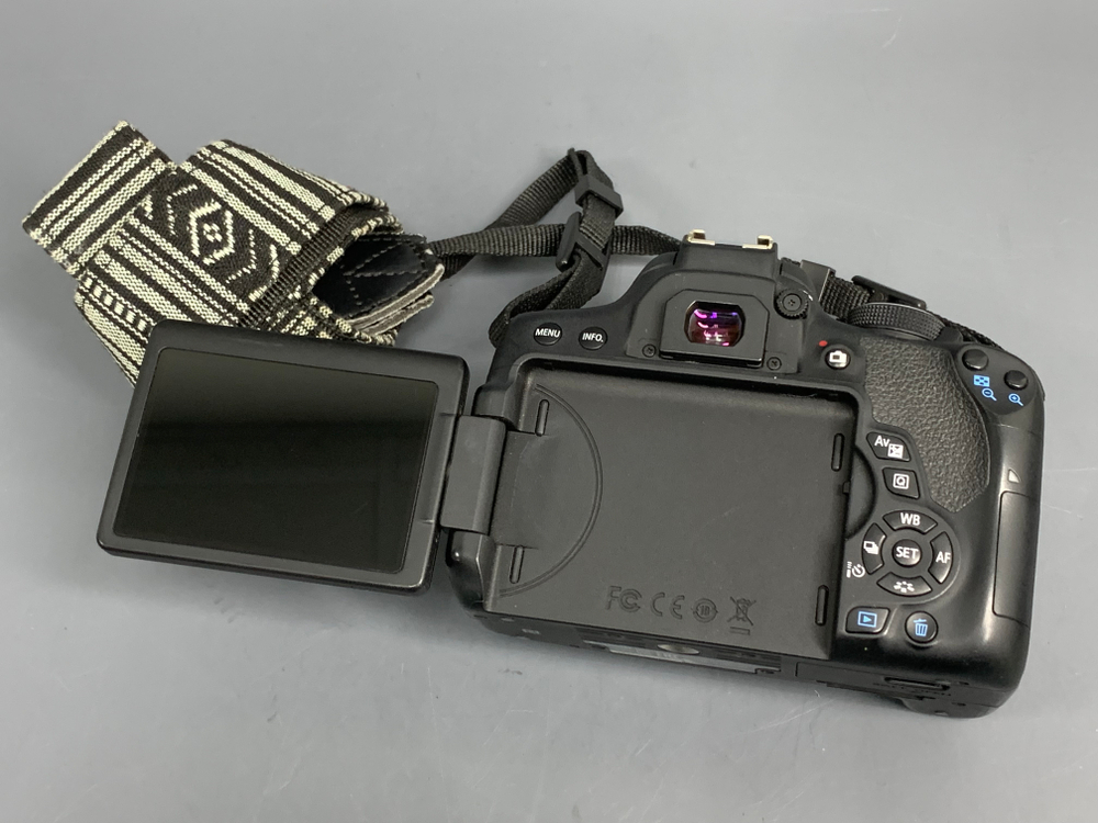 Canon 750D Kit 18-55mm IS STM 99500 кадров