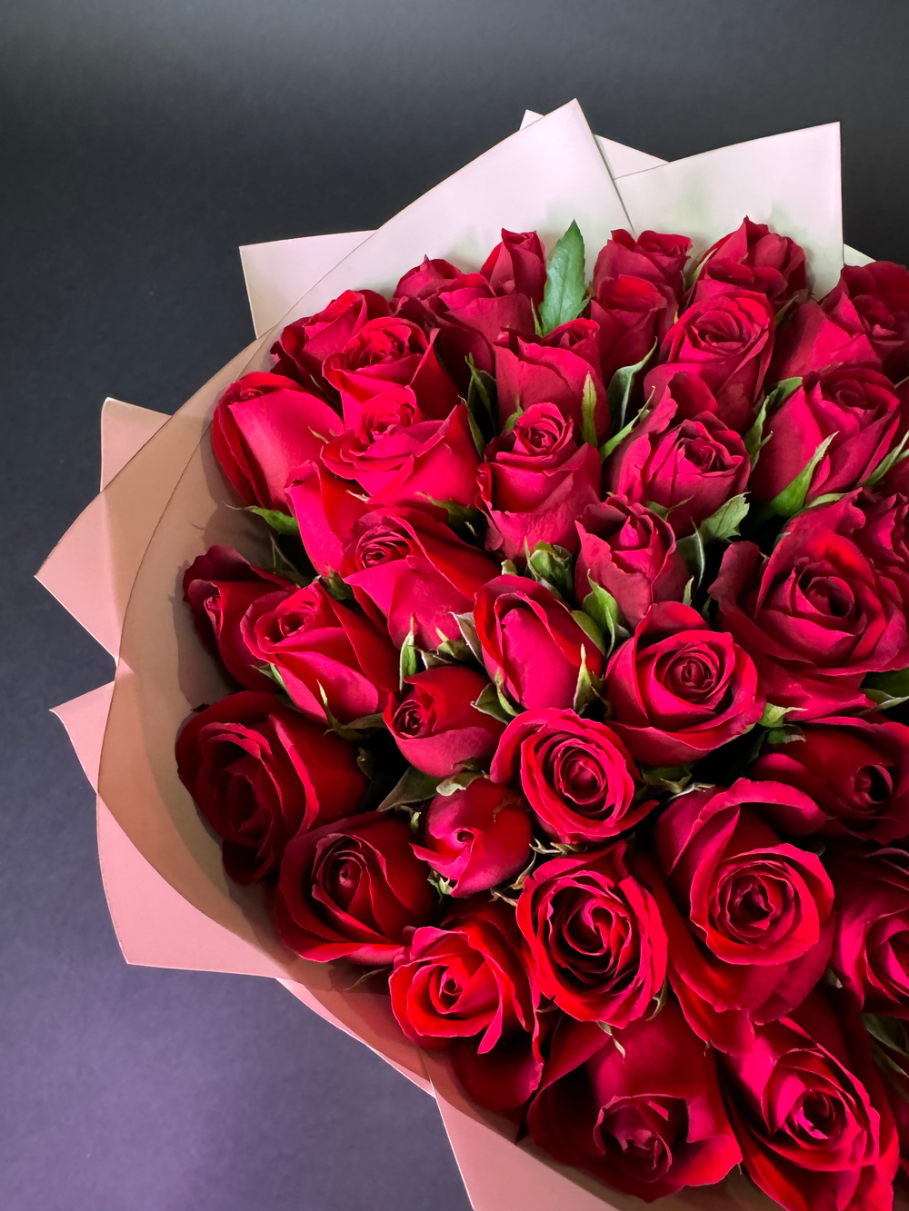 кенийские розы заказать в Москве с доставкой недорого