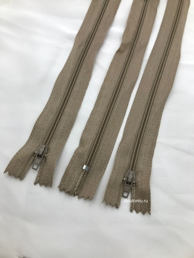 Молния бежево-серая