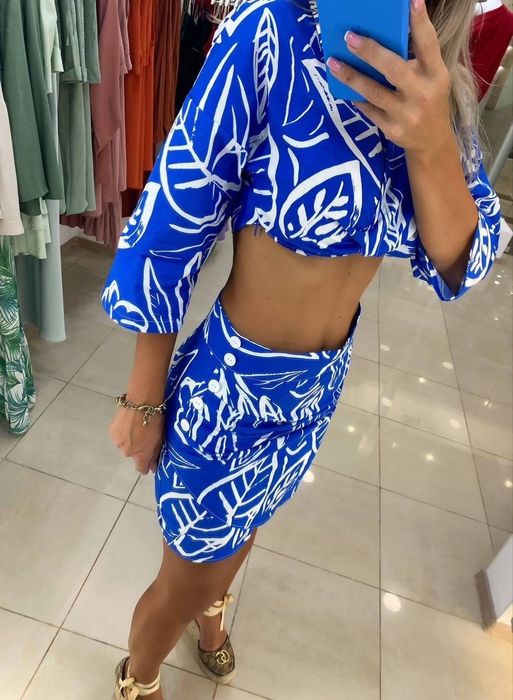 Костюм с юбкой мини (бело-синий)