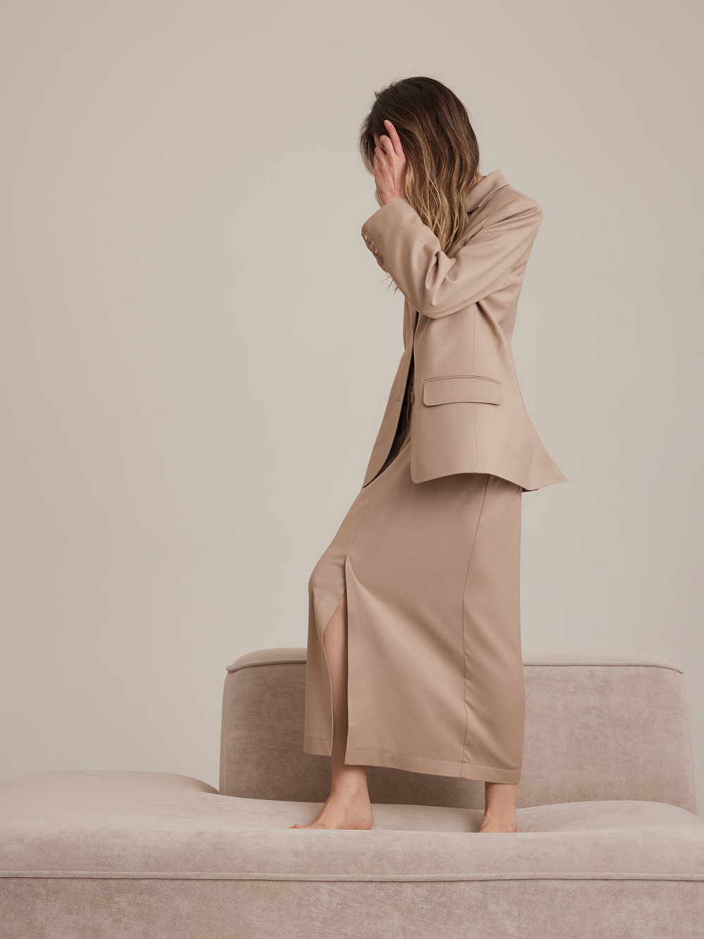 Юбка миди прямого кроя бежевая