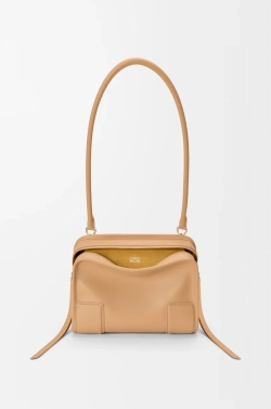 Loewe Маленькая сумка Amazona 180 из мягкой телячьей кожи, бежевый