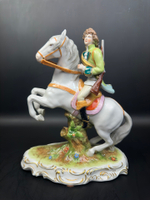 Конный охотник с ружьем