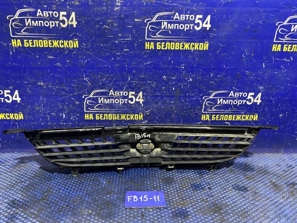 Решетка радиатора NISSAN SUNNY 2000