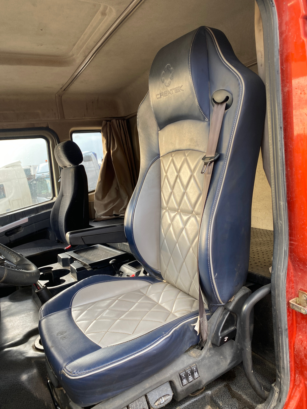 Shacman (Shaanxi) SX* 6x6 Седельный тягач SX42586V385 (Дизельный, 11,6 л, 423 л.с., МТ)