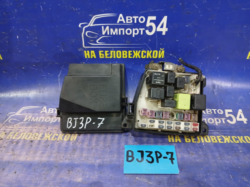 Блок предохранителей подкапотный MAZDA FAMILIA 2001