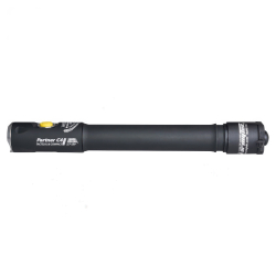 Тактический фонарь Armytek Partner C4 Pro — яркость 1800 люмен и дальность света 215 метров.