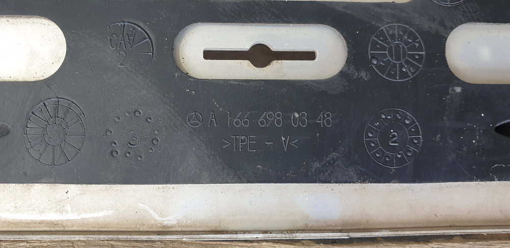 Накладка подножки левой Mercedes GLE (W166) 11-18 Б/У Оригинал A1666980348