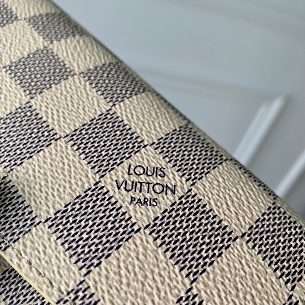 Louis Vuitton Emilie Wallet