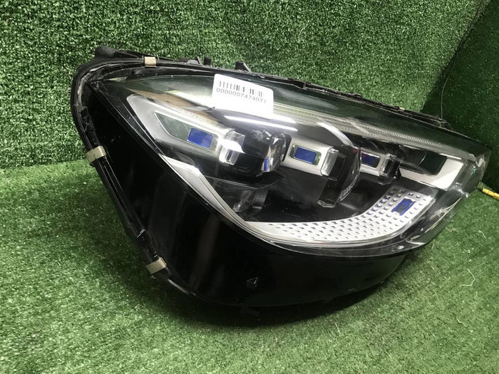 Фара правая Mercedes S W223 (20-нв) Digital Light