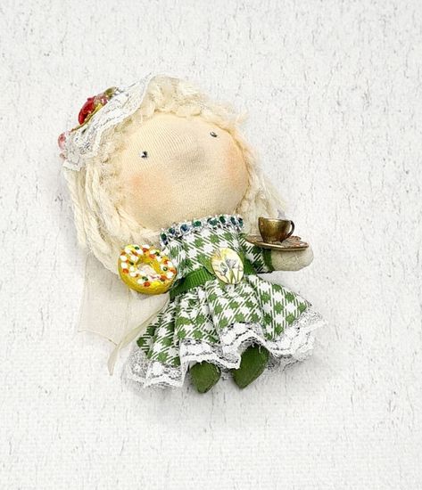 Куколка Франческа с пончиком,  подвеска муми