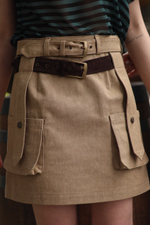 Юбка из джинсовой ткани с карманами и двойным ремнем