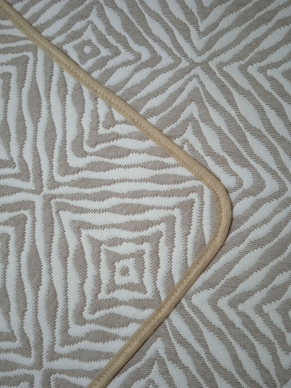 Покрывало жаккардовое двухстороннее Нежность 487-16 беж,белый 2.0 (180х200)