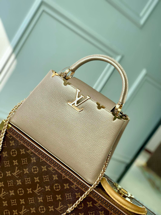 Louis Vuitton Capucines MM