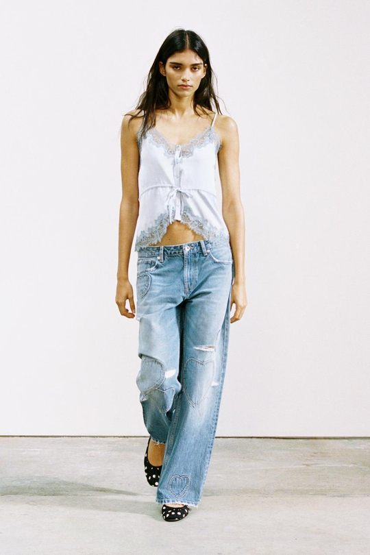 ZARA АТЛАСНЫЙ ТОП С КРУЖЕВОМ, ПАСТЕЛЬНО-СИНИЙ