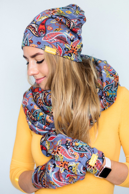 Шапка пейсли-огурцы (цвет - черный + фуксия)