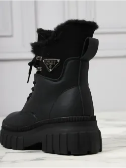 Зимние ботинки на высокой платформе
