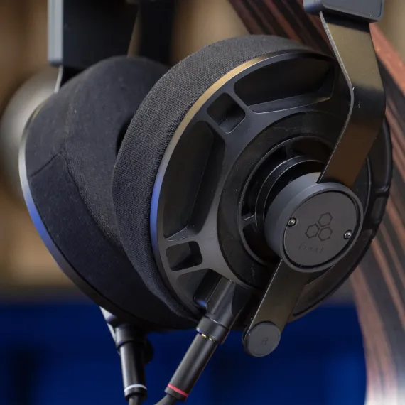 Final Audio D7000 Black