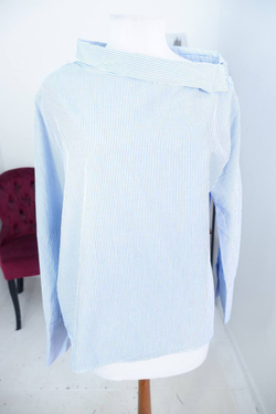 Блузка Zara в стильном дизайне, маркировка М, визуально 46 размер