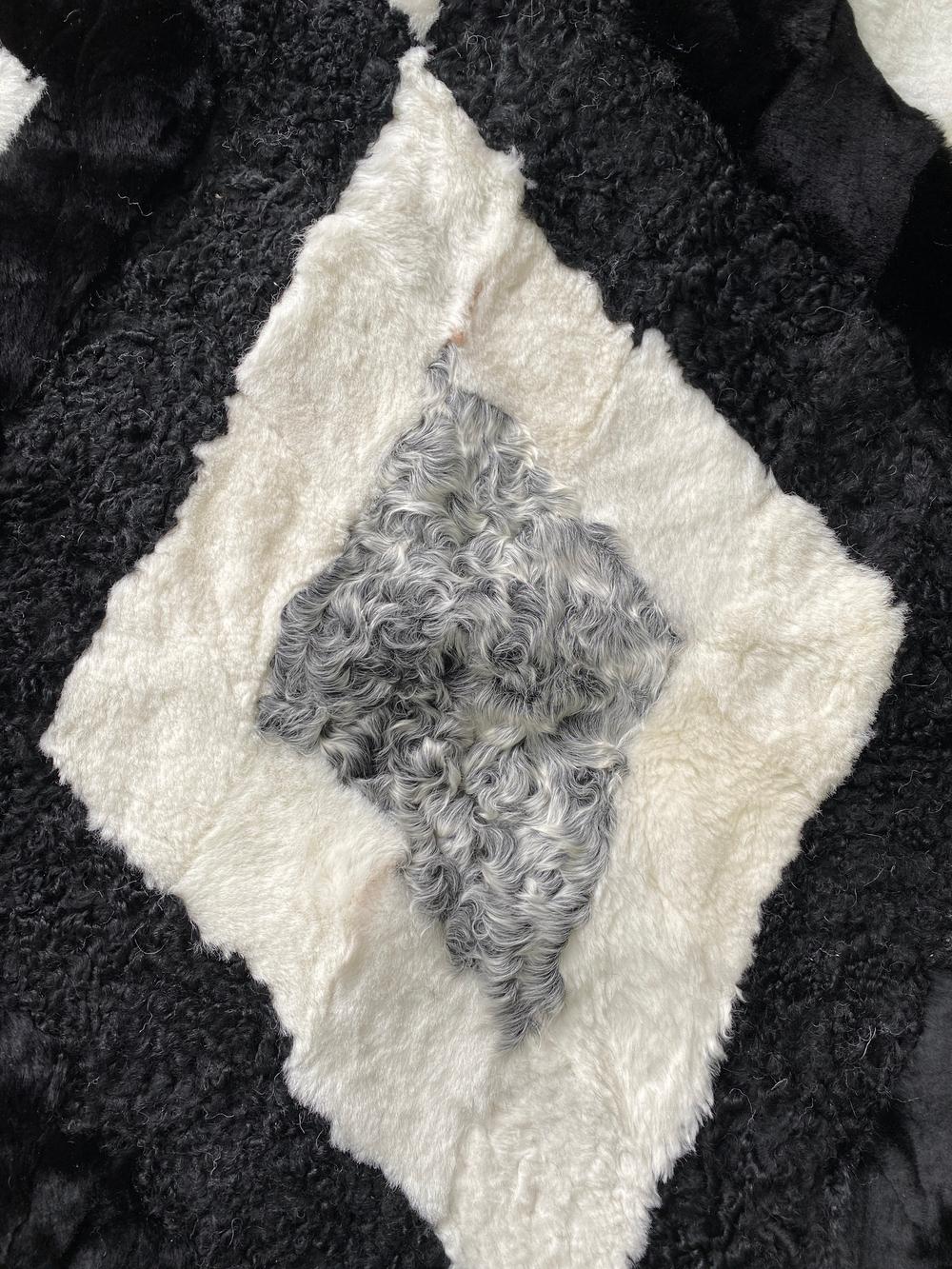 Коврик прикроватный накидка на кресло из кусочков овчины, 160 х 70 см.