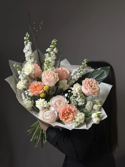 Авторский букет «В объятиях весны»