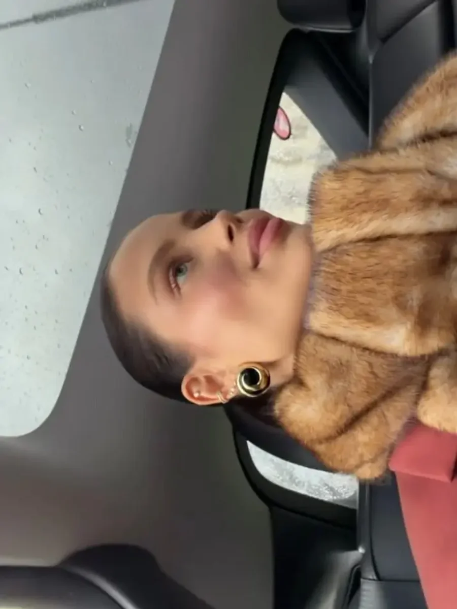 Серьги золотой завиток с черным литьем