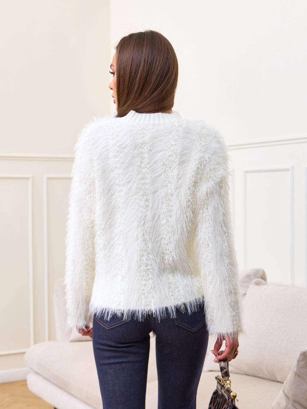 Свитер осенний теплый пушистый укороченный вязаный