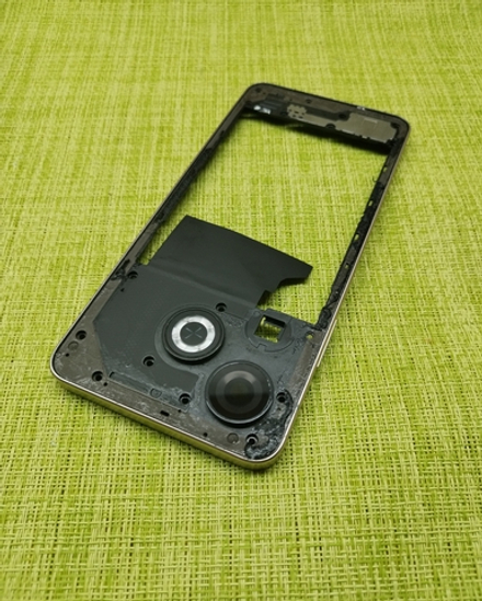 Infinix Smart 8 (X6525) - средняя часть корпуса в сборе со стеклом камеры + кнопка громкости (ORIG-SP)