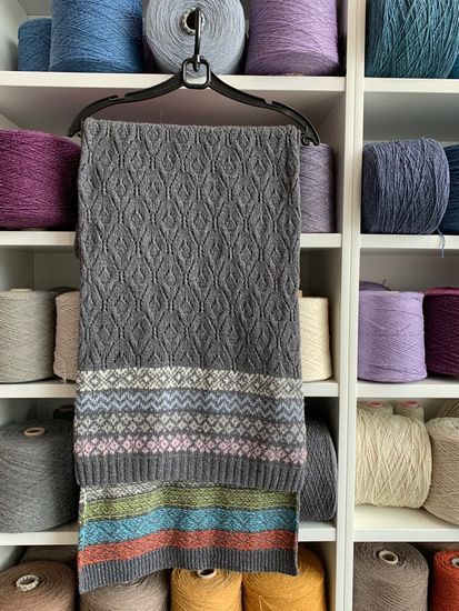 Описание First Flower Scarf из твида с шелком Samarkand