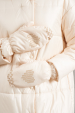 8372 Варежки женские (ванильный)