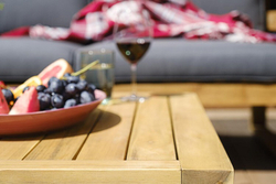 Кофейный стол из акации BOOKA